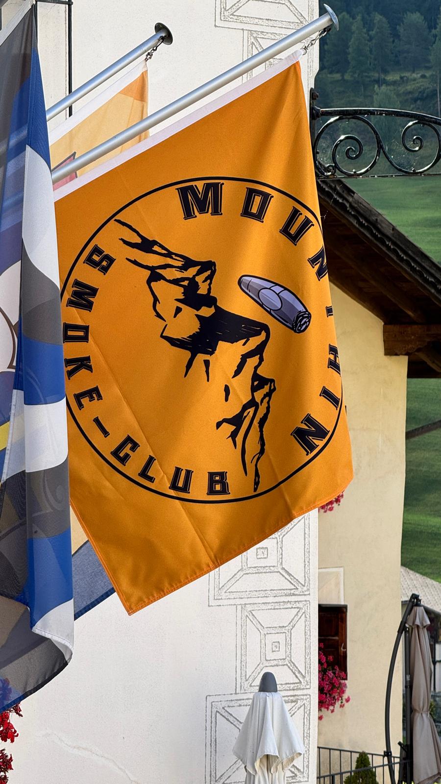 Mountain Smoke Gallery – Club Fahne